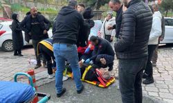 Genç sürücünün direksiyon hakimiyetini kaybettiği araç kaldırıma çıktı: 1 yaralı