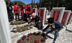 Gençlik ve Spor Bakan Yardımcısı Gürsoy: 'Biz o ruhu diri tuttuğumuz sürece ne bayrak iner ne bu millet geri adım atar'