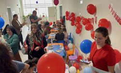 Hastanede tedavi gören çocuklara 23 Nisan sürprizi