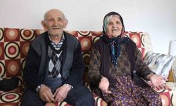 İlk günkü sevgiyle 67 yıldır aynı yastığa baş koyuyorlar