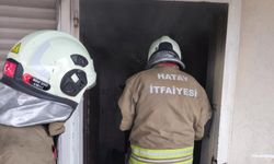 İskenderun'da evin mutfağı alevlere teslim oldu