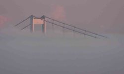 İstanbul Boğazı'nda yoğun sis: Fatih Sultan Mehmet Köprüsü gözden kayboldu