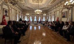 İstanbul Valisi Davut Gül koltuğunu 2'nci sınıfı Asmin Ayşe Aslan'a bıraktı