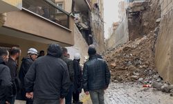 İstinat duvarı çöktü, site sakinleri deprem olduğunu sandı