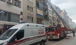 İtfaiyenin asansörlü merdivenine binmekten korkan genç, kırık ayağıyla merdivenlerden indi