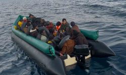 İzmir açıklarında 43 düzensiz göçmen yakalandı