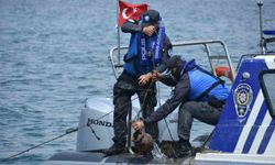 İzmir'de deniz ekosistemini tehdit eden kaçak ahtapot tuzakları imha edildi