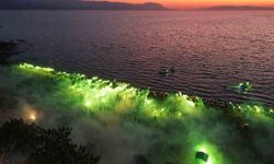 İznik sahili yeşil-beyaza boyandı