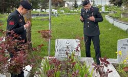 Jandarma şehit Gökmen'i kabri başında andı