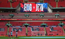 Japon taraftarlar, dünyaya örnek olmaya devam ediyor