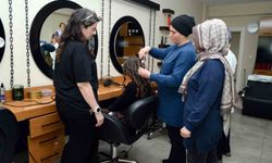 Kadınlar DİSMEK'te meslek öğreniyor