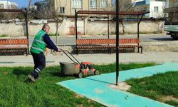 Kahta Belediyesi'nden park ve yeşil alanlarda yoğun yaz mesaisi