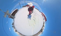 Kars'ta nisanda kar macerası: Zirveye yürüyüp bahar ortasında snowboard yaptılar