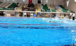 Kars'ta yüzme şöleni: Minik sporcular yarı final biletini aldı