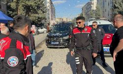 Kavga ihbarına giden polisler pasta ve çiçekle karşılandı