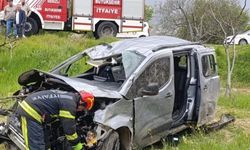 Kontrolden çıkan otomobil tarlaya girdi; 4 yaralı