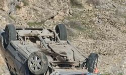 Kontrolden çıkan otomobil ters döndü