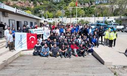 Konyaaltı Sahili'nde deniz dibi ve kıyı temizliği yapıldı