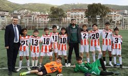 Körfez'de 23 Nisan futbol turnuvasının şampiyonu Atatürk Ortaokulu oldu