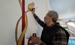 Kütahyalı imam görev yaptığı camileri hat ve nakkaş sanatı ile süslüyor