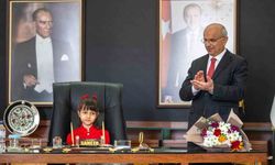 Malatya Büyükşehir Belediye Başkanı Sami Er, koltuğunu Ece Sayar'a devretti