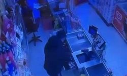Marketten nakit para ve sigara çalan şüpheli kameralara yansıdı