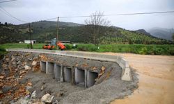 Milas'ta çöken köprü 26 saatte ulaşıma açıldı