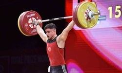 Milli halterci Kaan Kahriman'dan gümüş madalya