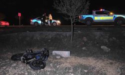 Minibüse arkadan çarpan motosiklet 70 metre sürüklendi: 1 yaralı