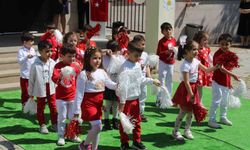 Minik öğrenciler polis abileri unutmadı