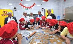 Minik şeflerden 23 Nisan'a özel kurabiye