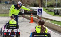 Minikler trafik güvenliğini jandarmadan öğrendi