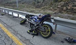 Motosiklet bariyere çarptı: 1 yaralı