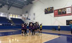 Muş Sultan Alparslan Yurdu Kız Voleybol Takımı yarı finale yükseldi