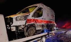 Muş'ta ambulansı devrildi: 5 yaralı