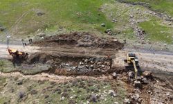 Muş'ta kara yolu çöktü