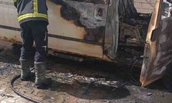 Nevşehir'de park halindeki minibüs alev alev yandı