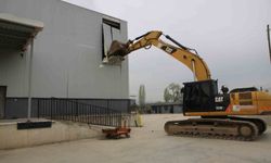 Nilüfer'de 4 bin metrekarelik kaçak depo yıkıldı