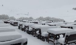 Nisan sonunda Uludağ'da kış geri döndü