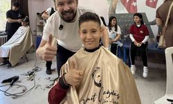 Öğrencilerin yüzü gülsün diye iş yerinin kapısına kilit vurdu