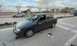 Otomobil park halindeki araca çarparak takla attı: 1 yaralı