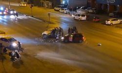 Otomobiller kafa kafaya çarpıştı; 2 yaralı