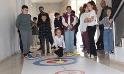 Polis çocukları floor curling turnuvasında yarıştı