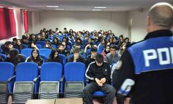 Polisin lise öğrencilerine yönelik eğitimleri devam ediyor