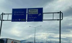 Refahiye yol ayrımındaki tabelada 'Kemaliye' eksikliği tepki çekti