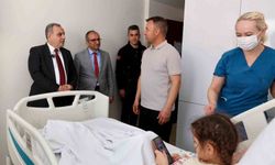 Rektör Prof. Dr. Altun'dan tedavi gören çocuklara 23 Nisan ziyareti