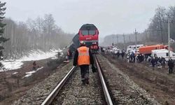 Rusya'da yolcu treni raydan çıktı: 24 yaralı