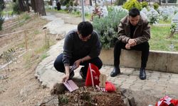 Saldırıda ölen çocukların mezarına duygulandıran not bırakıldı