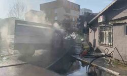 Sancaktepe'de kamyonet alev alev yandı