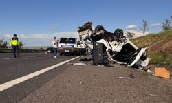 Şanlıurfa'da hafif ticari araç otomobille çarpıştı: 3 ölü, 5 yaralı